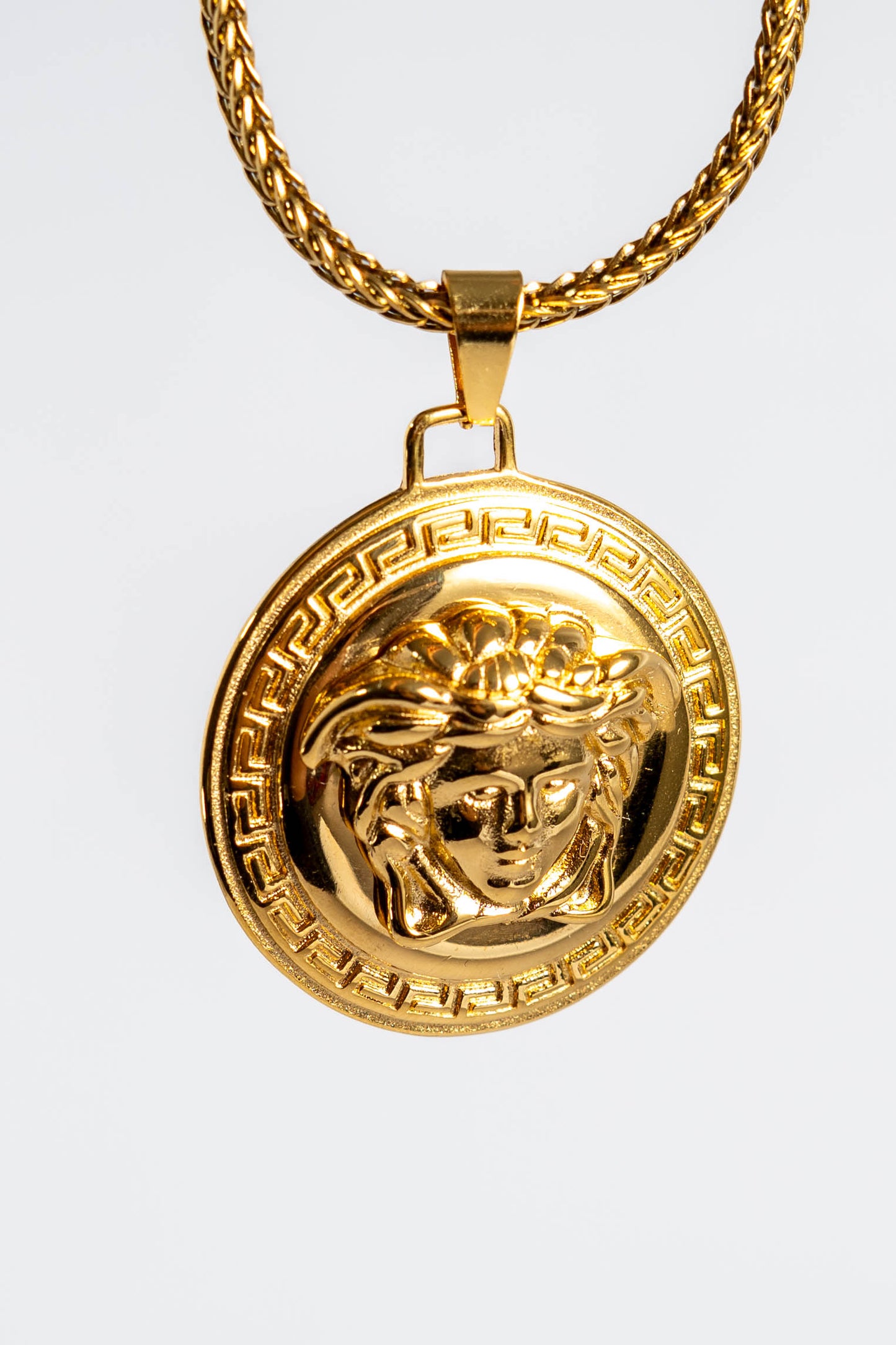 Dije Versace
