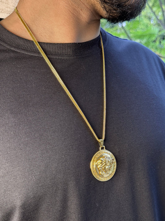 Dije Versace